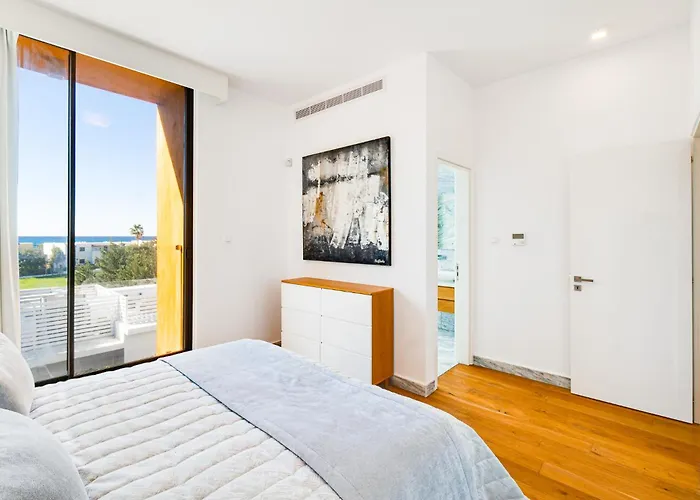 Laurus 4 By Ezoria Vila Paphos