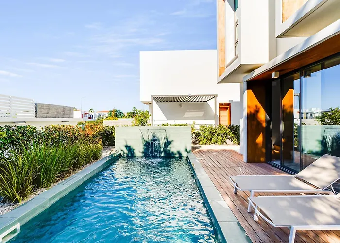 Laurus 4 By Ezoria Paphos