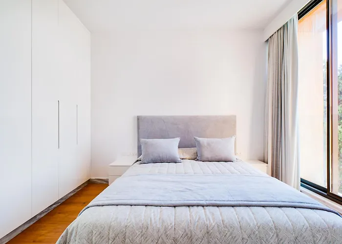 Laurus 4 By Ezoria * Paphos