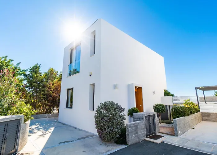 Laurus 4 By Ezoria Vila Paphos