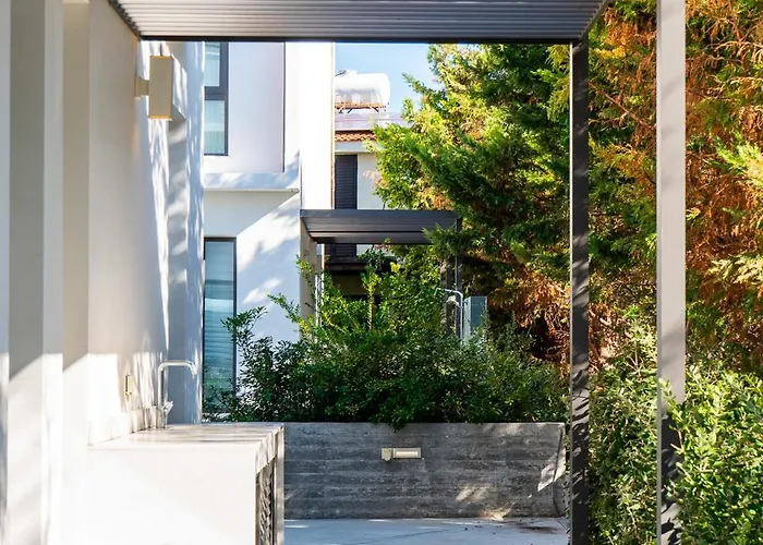 Laurus 4 By Ezoria Vila Paphos