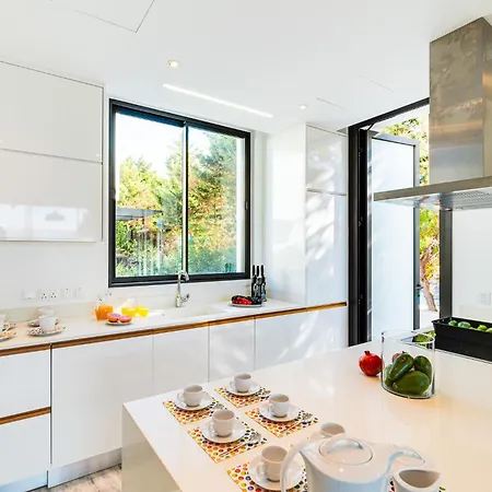 Villa Laurus 4 By Ezoria