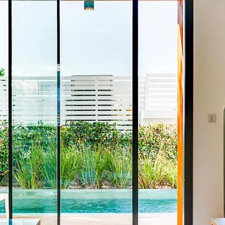 Laurus 4 By Ezoria Pafos