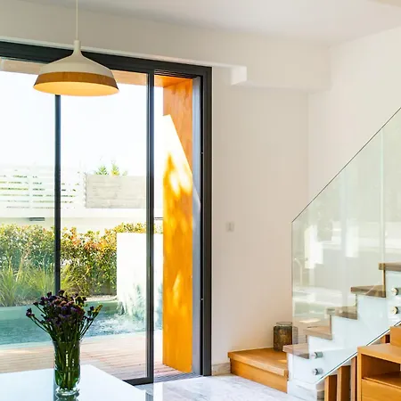 Laurus 4 By Ezoria Villa *