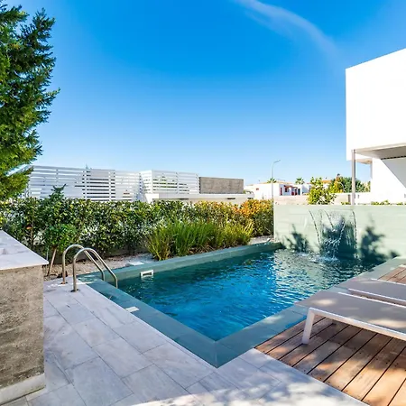 Laurus 4 By Ezoria Villa *