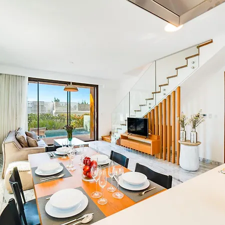 Laurus 4 By Ezoria Villa *