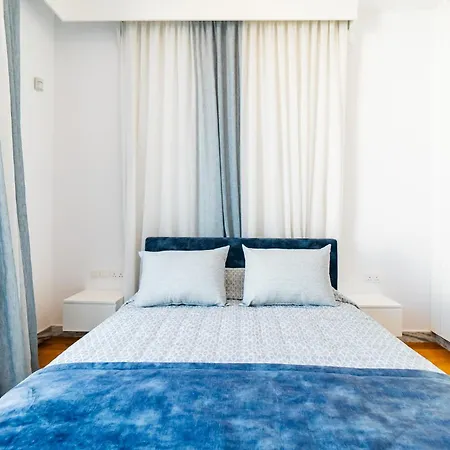 Laurus 4 By Ezoria Vila *