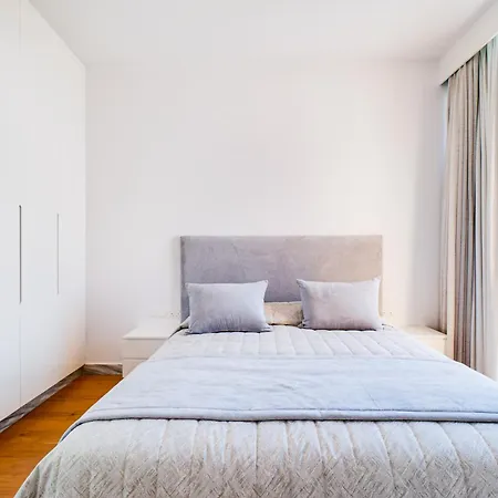 Laurus 4 By Ezoria * Paphos