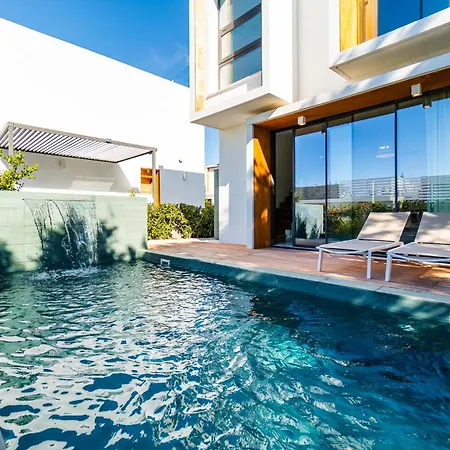 Laurus 4 By Ezoria Paphos