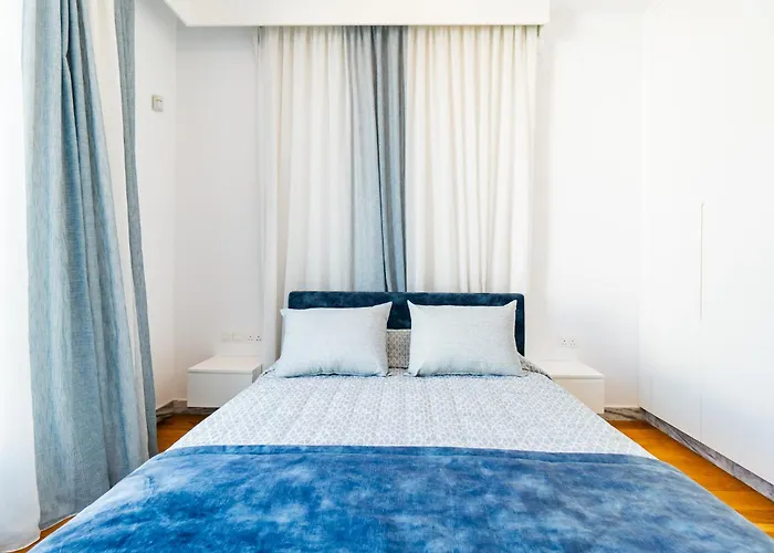 Laurus 4 By Ezoria Vila *