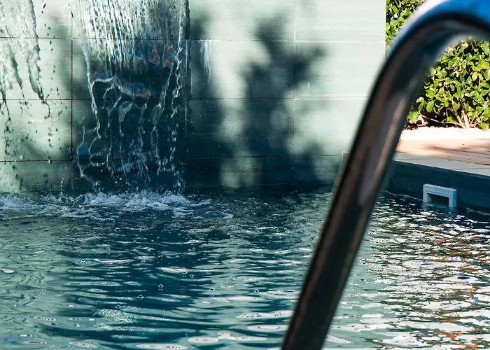 Laurus 4 By Ezoria Vila *