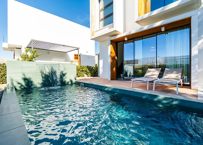 Laurus 4 By Ezoria Paphos