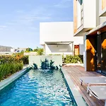 Laurus 4 By Ezoria Paphos